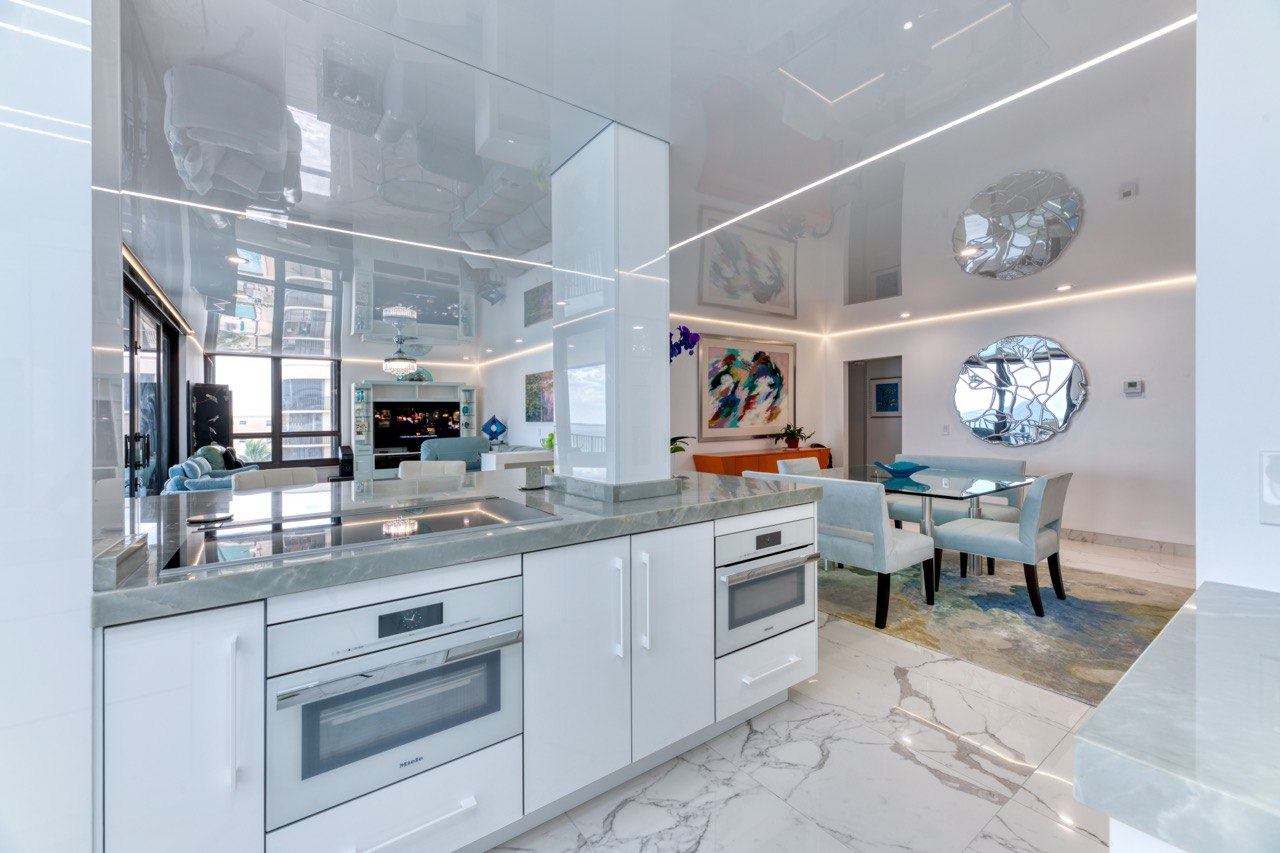 photo4990393037926542033