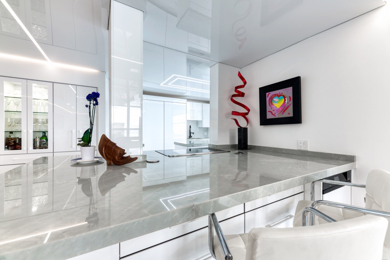 photo4990393037926542034