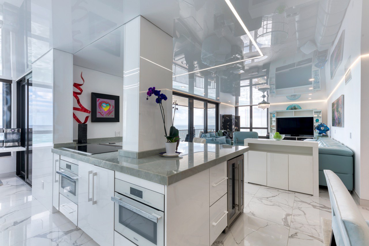 photo4990393037926542035